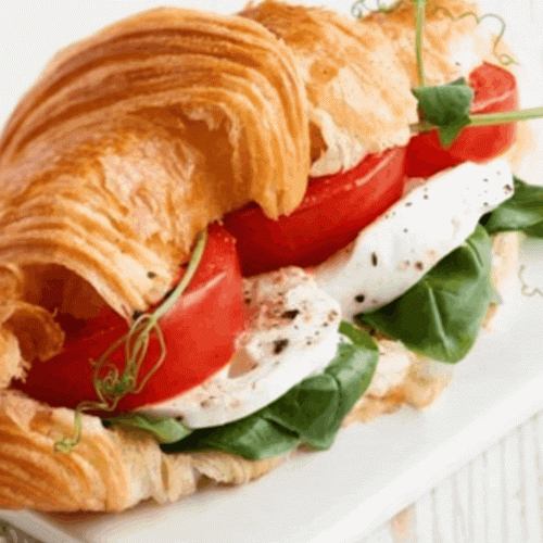 Круассаны с сыром и томатом