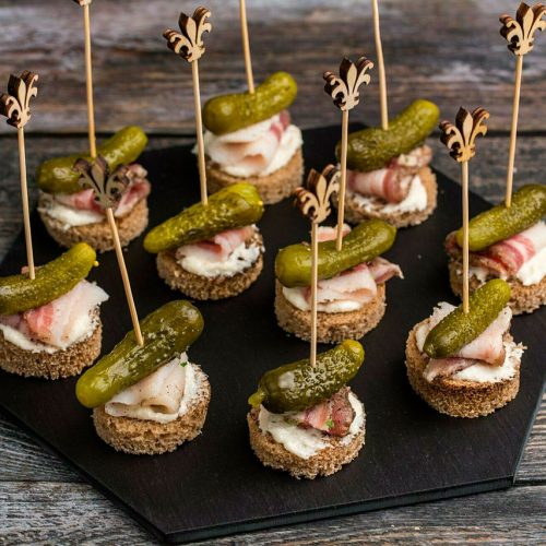 Канапе «Бородинская закуска с салом и острым хреном»