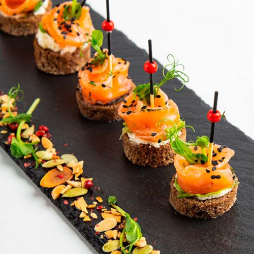 Канапе с лососем и сыром Cremette