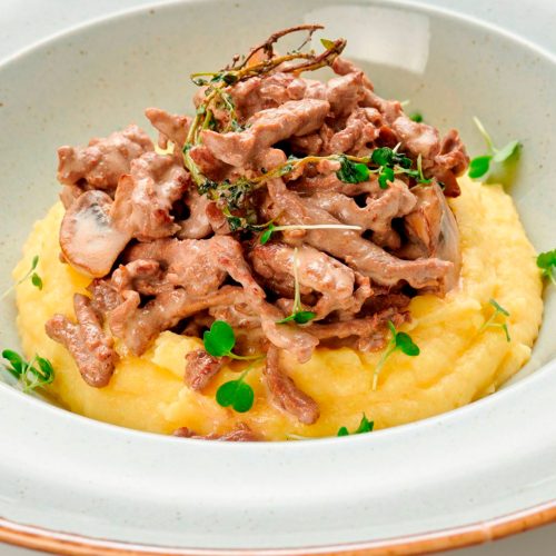 Бефстроганов из говядины с картофельным пюре